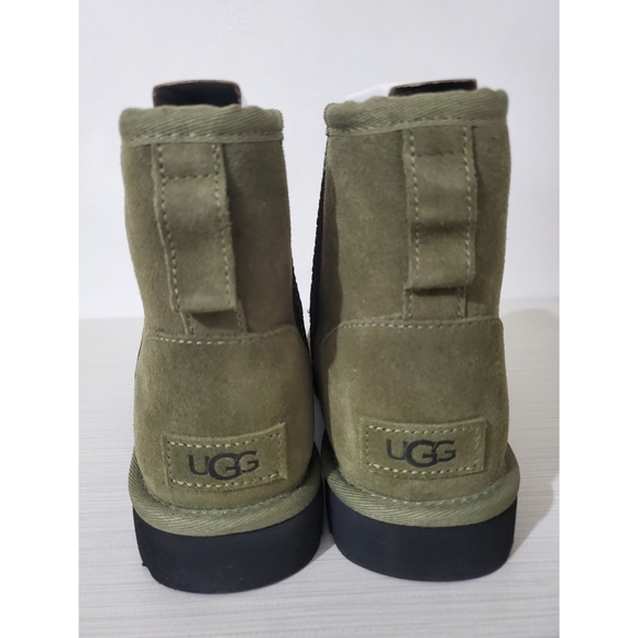 ❗️SOLD❗️Do not buy❗️UGG Australia Classic Mini Logo Sheepskin Boots - Picture 7 of 14